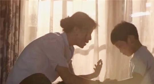 16岁自闭症少年手写“印刷体”字迹堪比复印机获700万点赞(图1) 16岁自闭症少年手写“印刷体”字迹堪比复印机获700万点赞(图1)