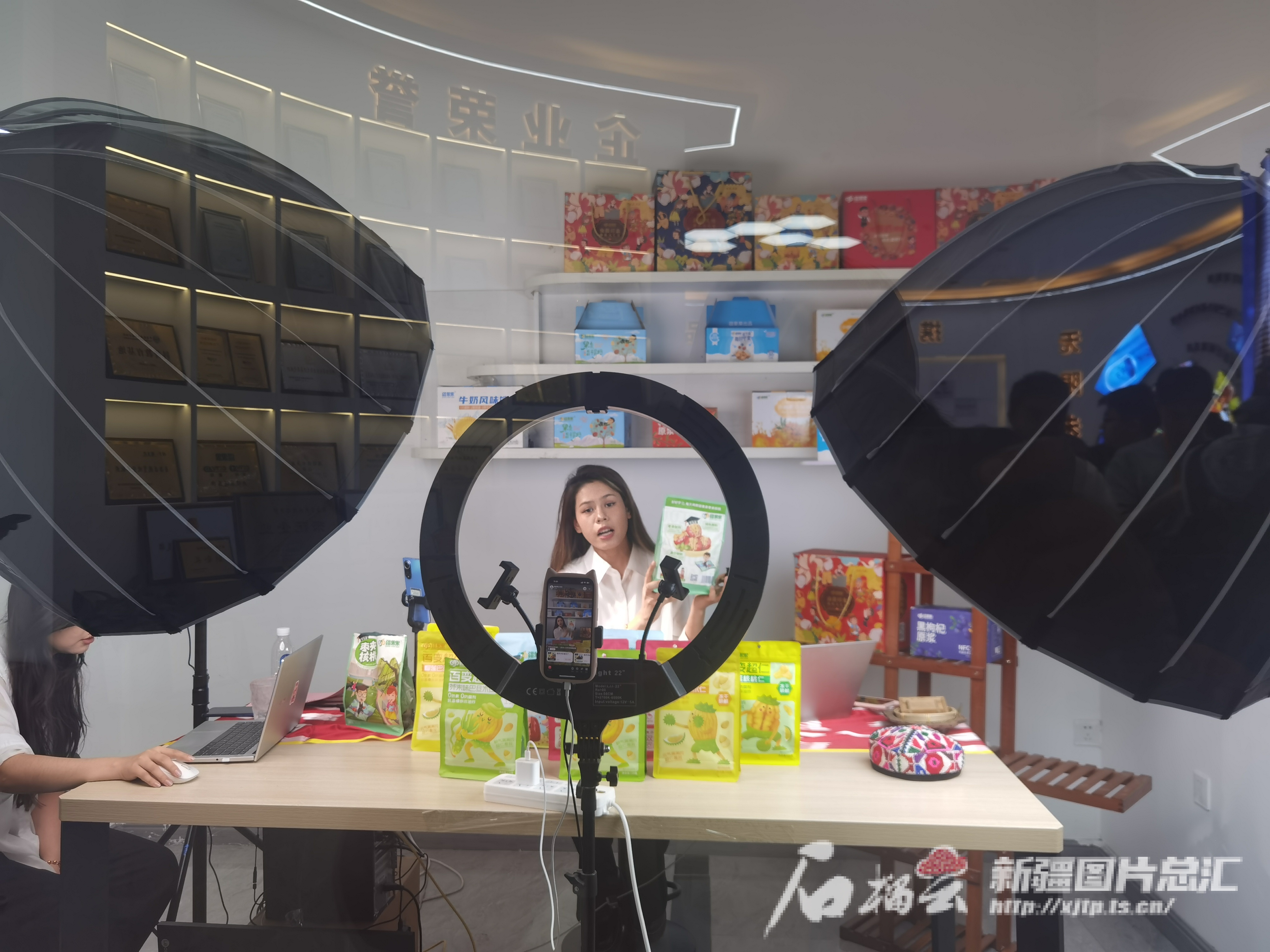高质量发展中国行·新疆kaiyun开云网站篇丨新疆“口袋食品”的双向奔赴(图3) 高质量发展中国行·新疆kaiyun开云网站篇丨新疆“口袋食品”的双向奔赴(图3)