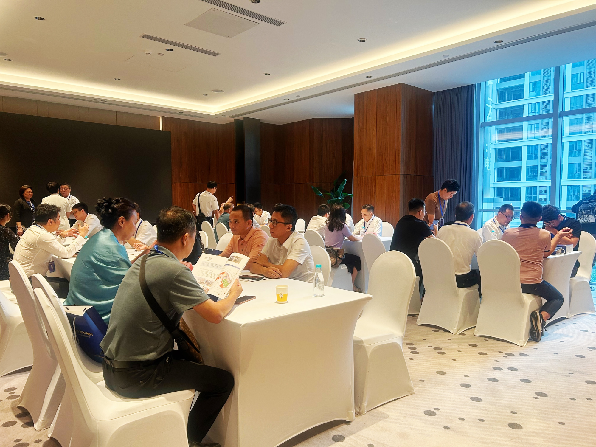 云川同心携手前行开云kaiyun官方网站!2024白云·吴川联合招商推介会签约金额近20亿元(图5) 云川同心携手前行开云kaiyun官方网站!2024白云·吴川联合招商推介会签约金额近20亿元(图5)